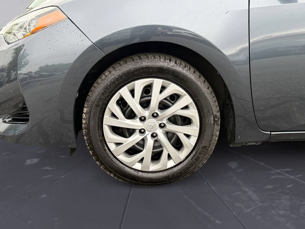 Used 2018 Toyota Corolla LE FWD image 15
