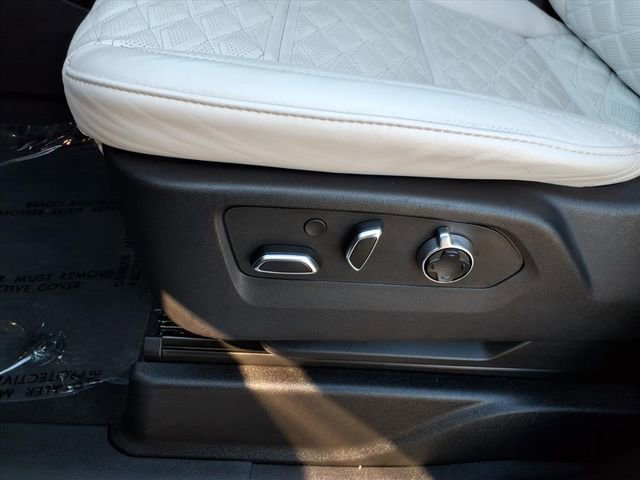 Used 2025 Cadillac Escalade Sport Platinum w/ LPO, ONYX Package image 13