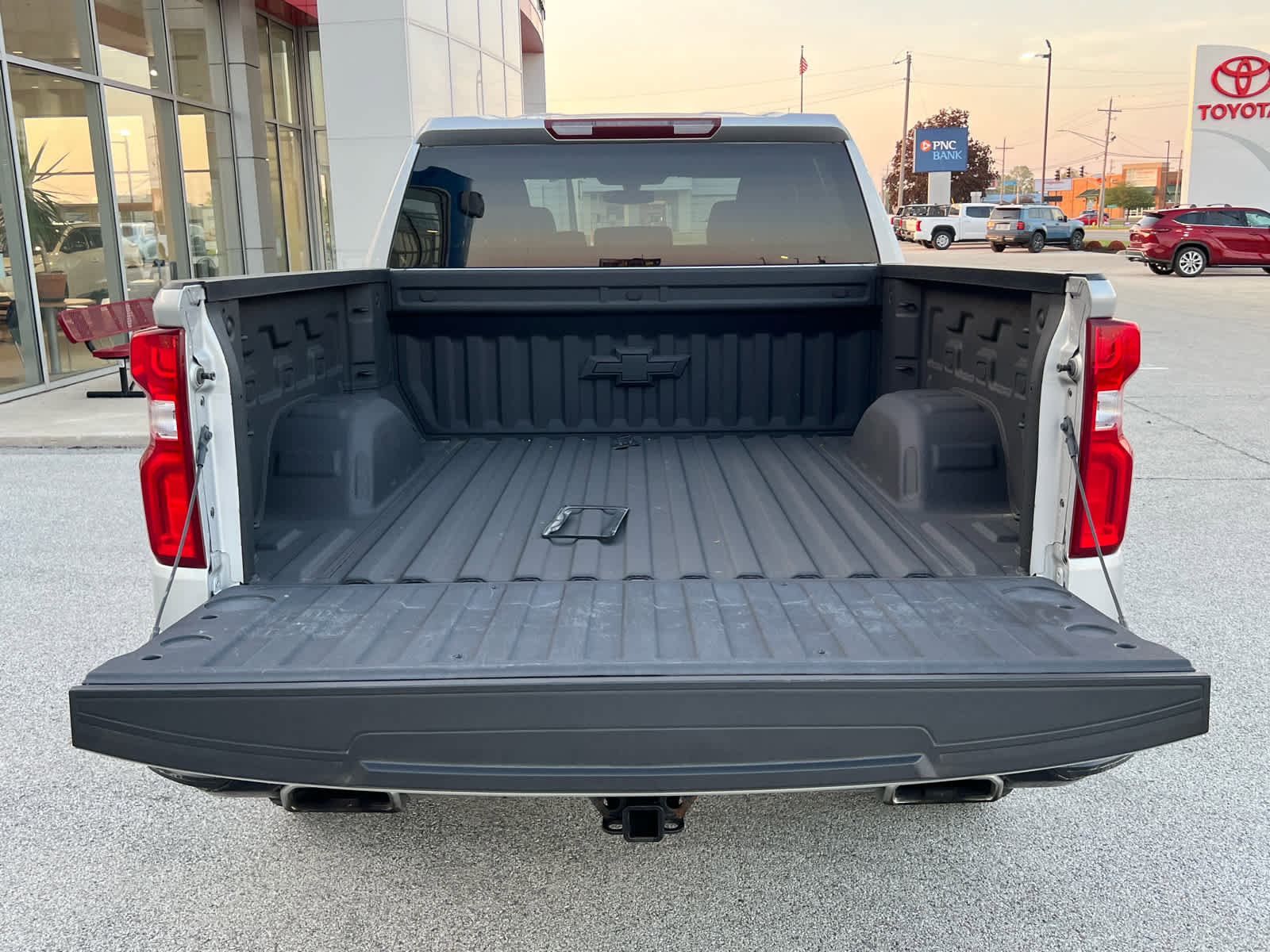 Used 2021 Chevrolet Silverado 1500 LT Trail Boss w/ Bed Protection Package AWD/4WD image 10