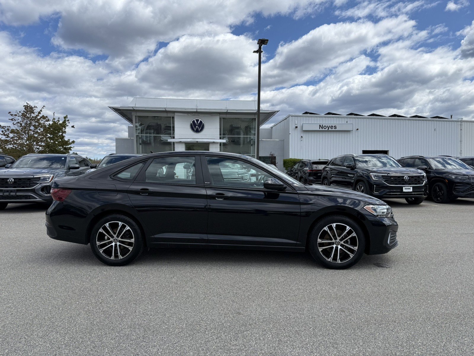 Used 2024 Volkswagen Jetta Sport FWD image 2