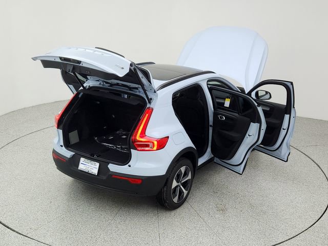 New 2026 Volvo XC40 B5 Plus w/ Protection Package Premier image 19