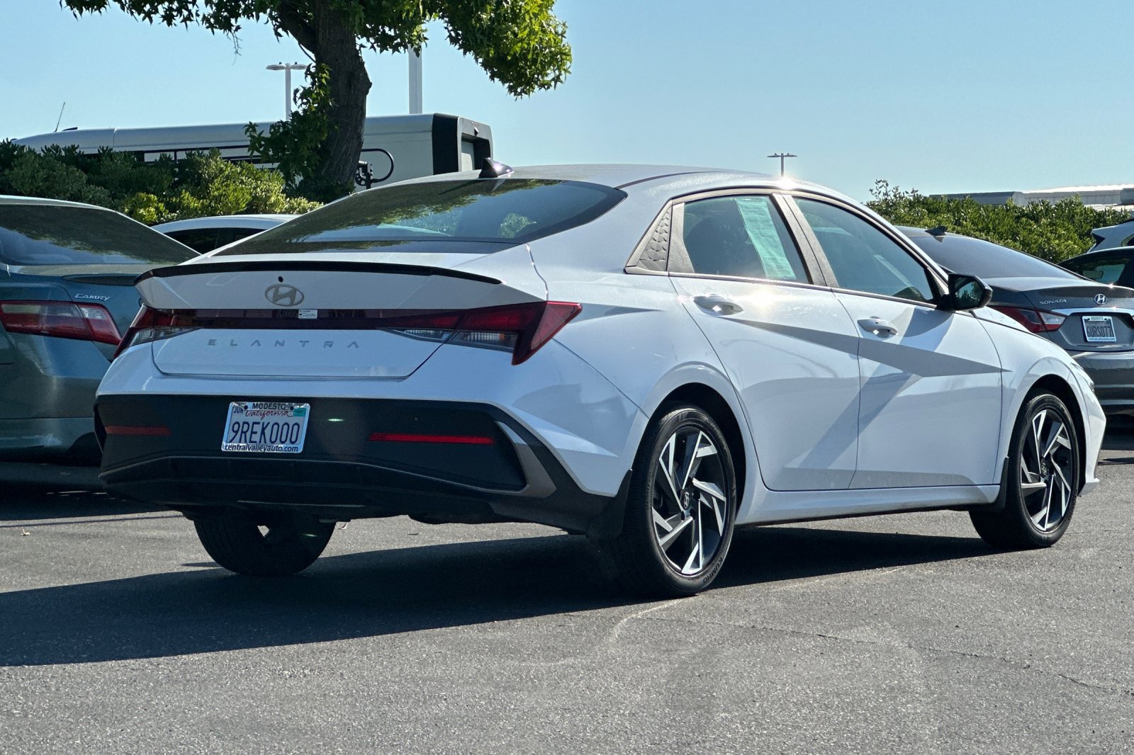 Used 2025 Hyundai Elantra Sport FWD image 4