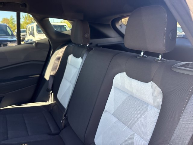 Used 2025 Chevrolet Trax RS w/ Sunroof Package FWD image 23