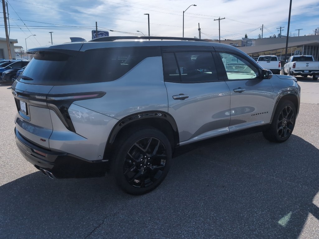 Used 2025 Chevrolet Traverse RS image 6