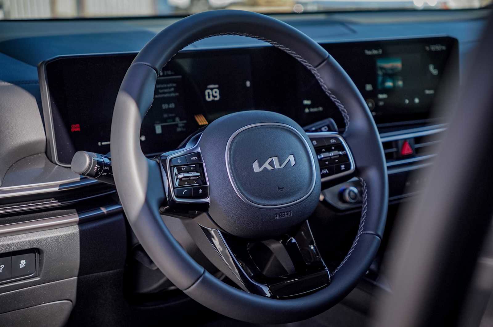 Certified 2025 Kia Sorento EX w/ Panoramic Sunroof Package image 8