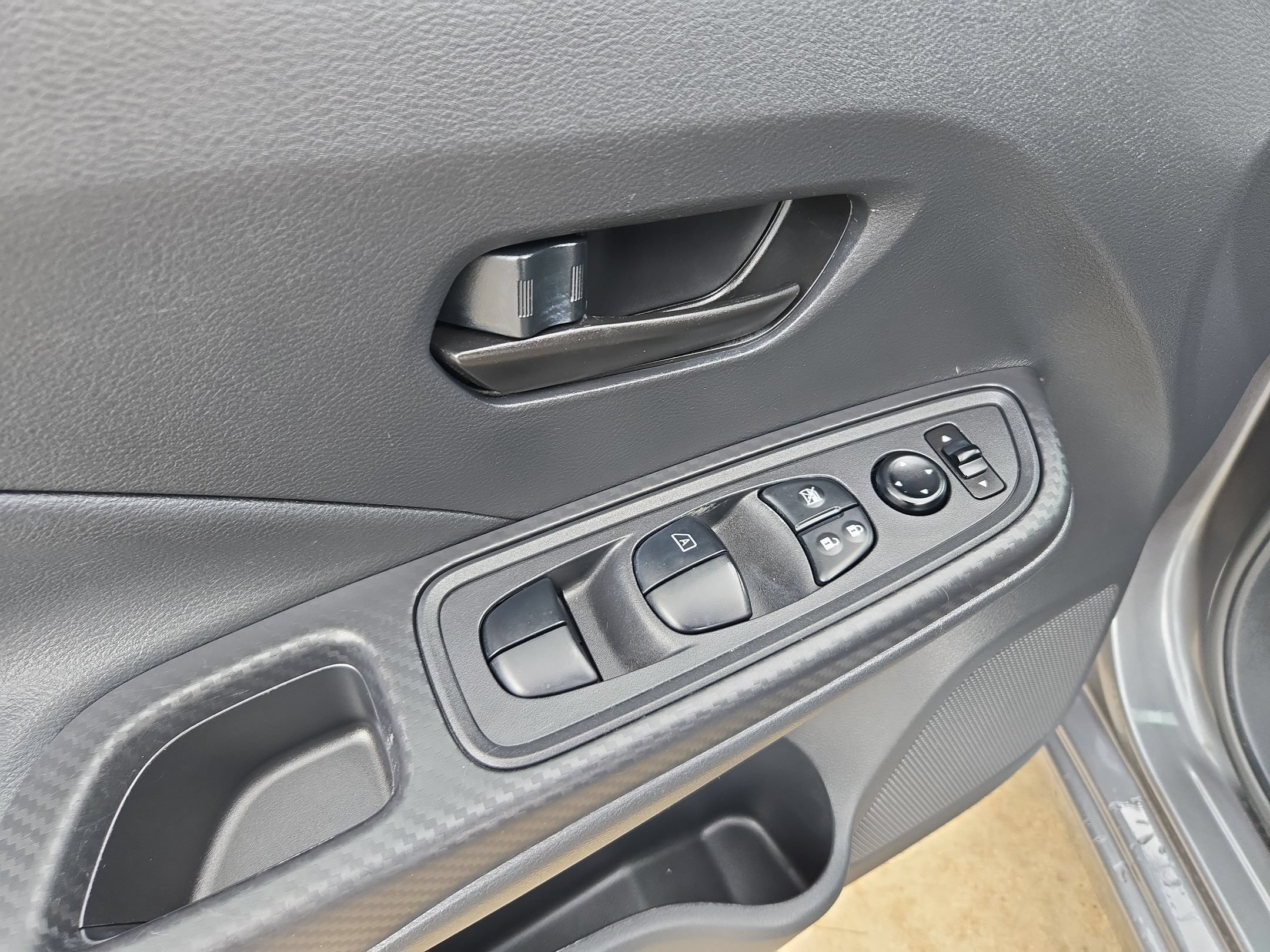 Used 2021 Nissan Versa S FWD image 12
