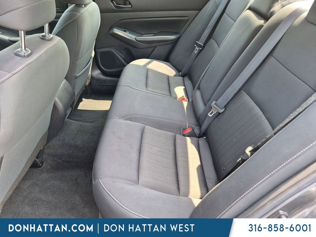 Used 2025 Nissan Altima 2.5 SV FWD image 13