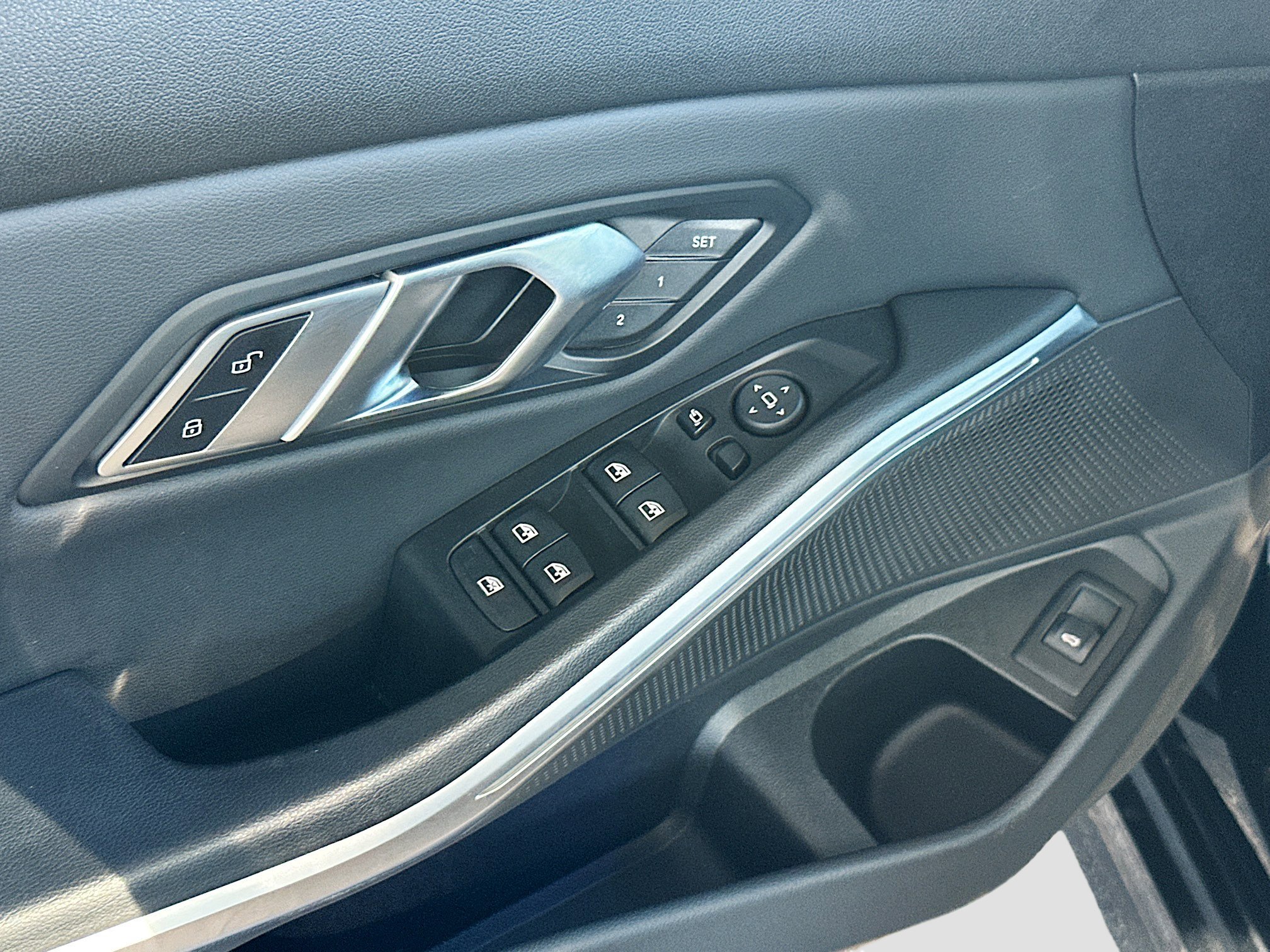 Used 2022 BMW 330i Sedan w/ Driving Assistance Package image 18