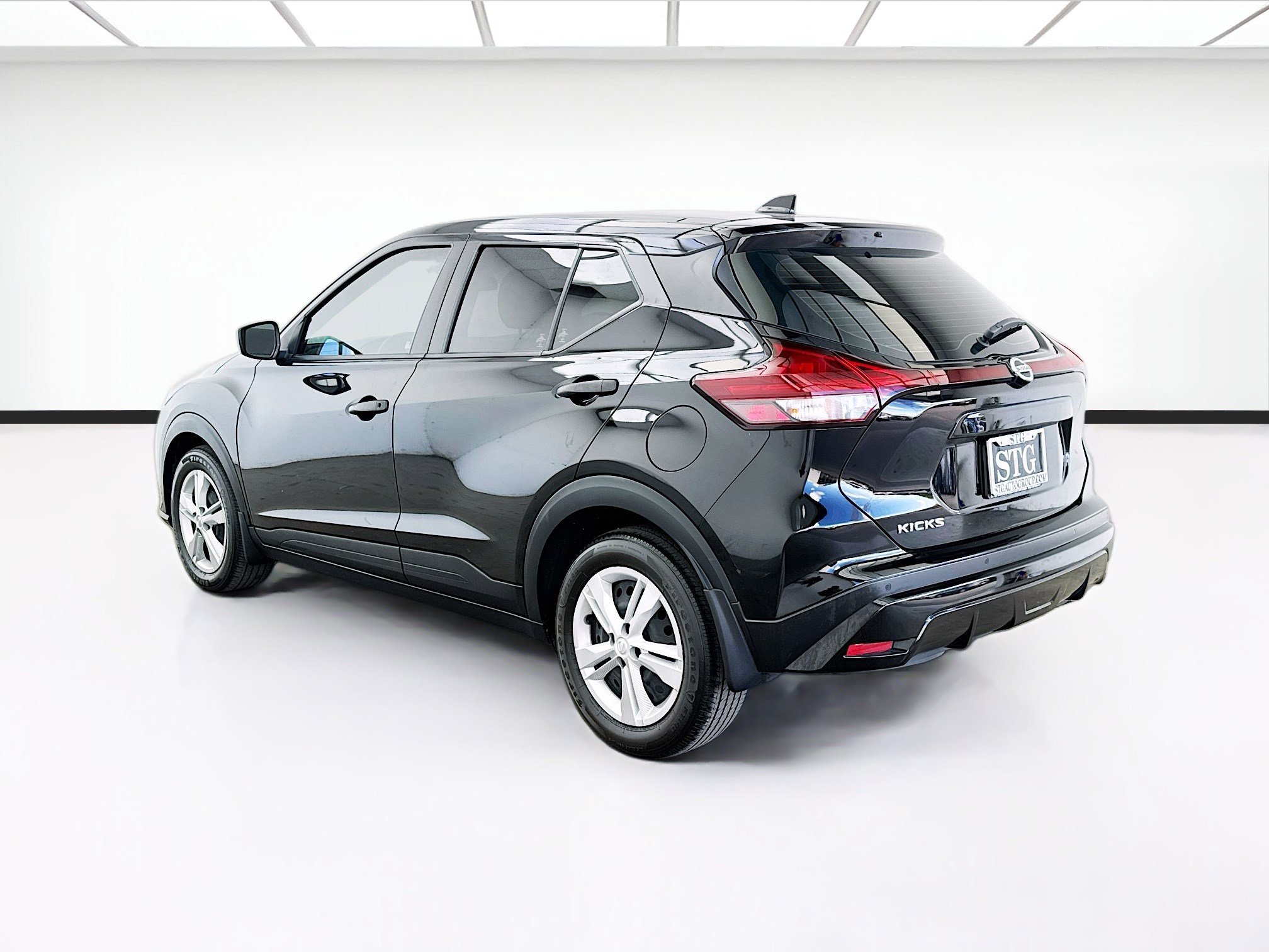 Used 2021 Nissan Kicks S FWD image 6