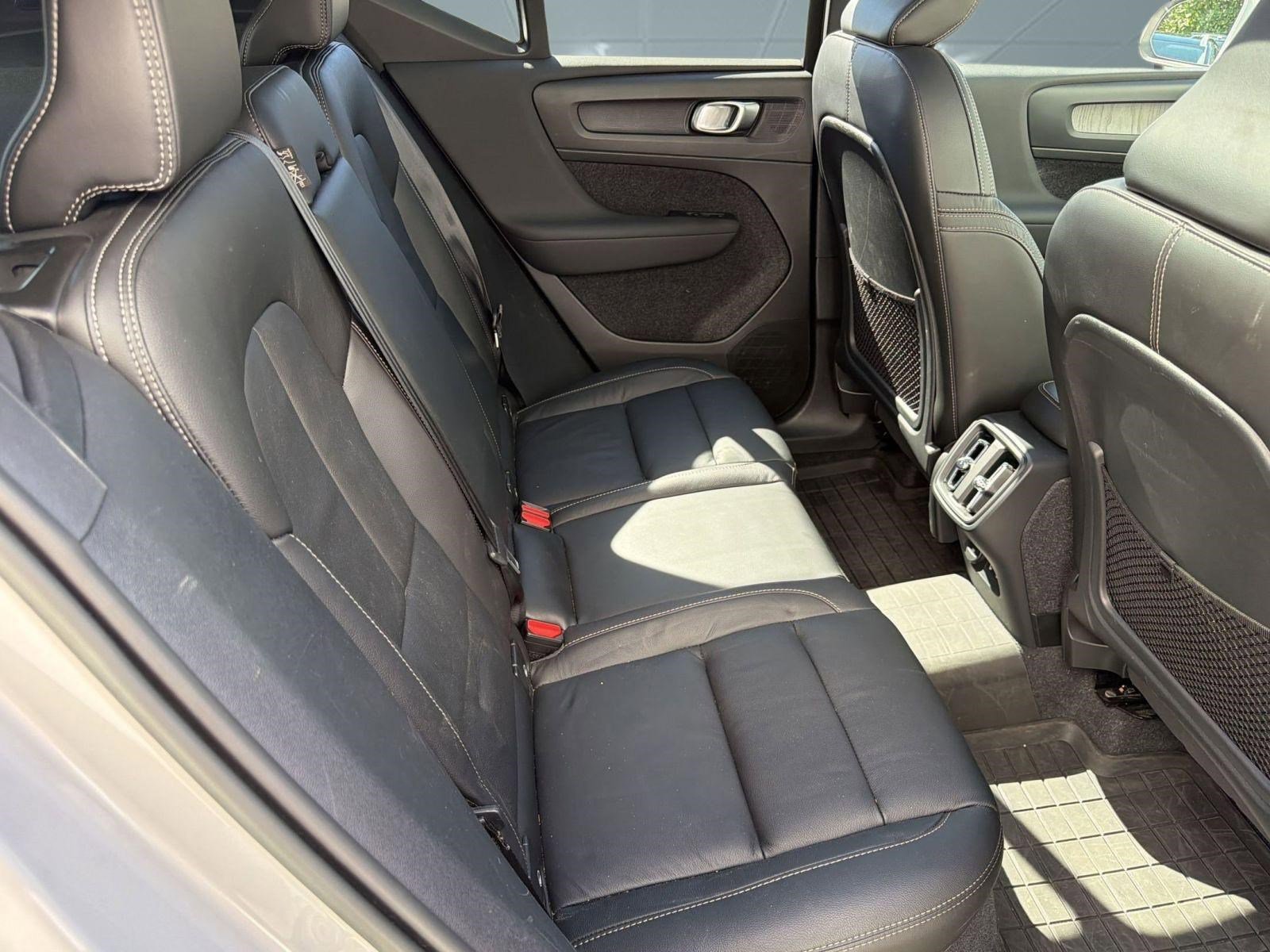 Certified 2023 Volvo XC40 B5 Ultimate w/ Protection Package Premier image 29