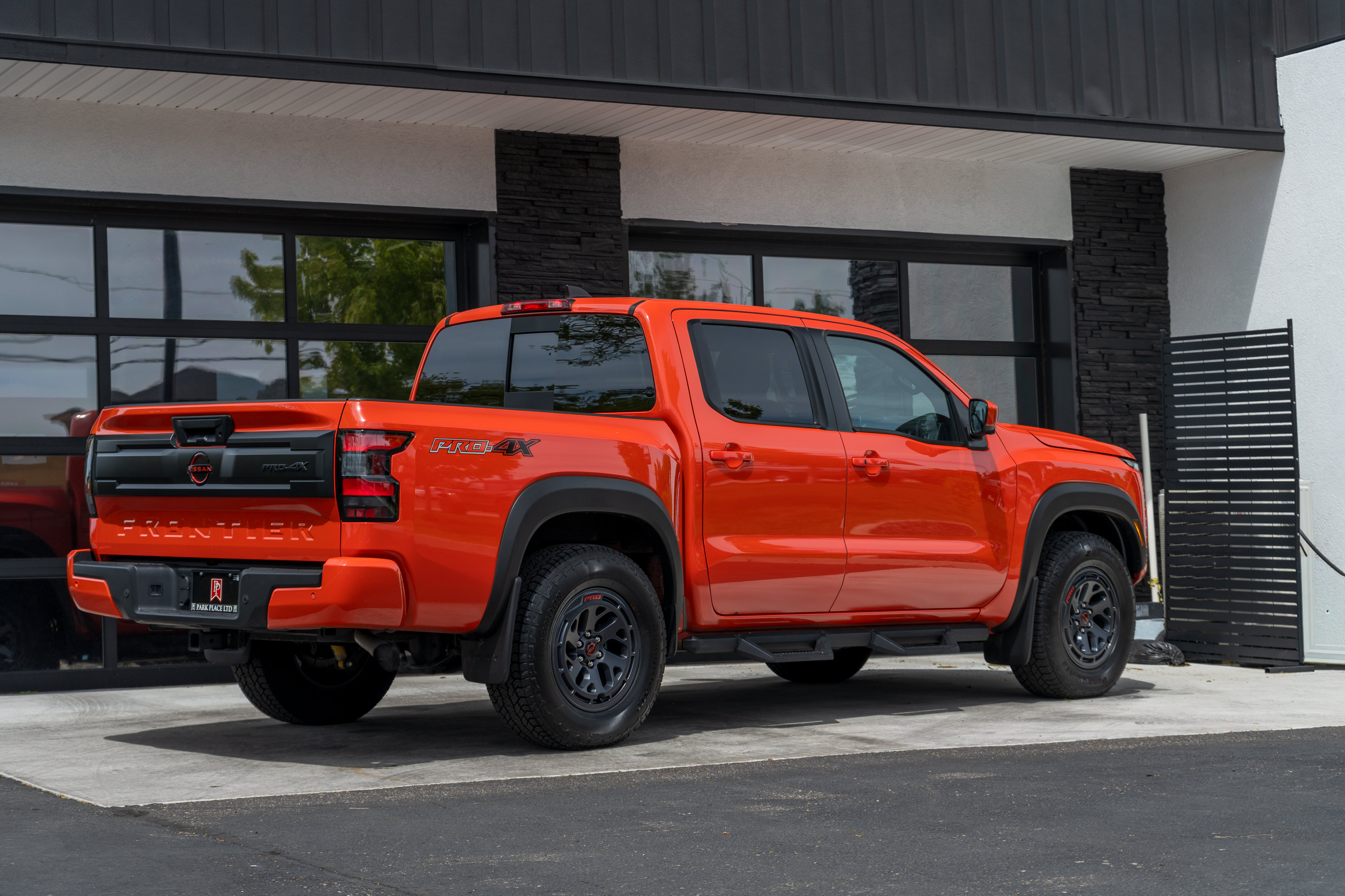 Used 2025 Nissan Frontier PRO-4X w/ Pro Premium Package AWD/4WD image 10