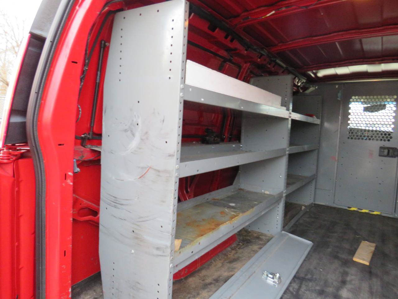 Used 2009 Chevrolet Express 2500 RWD image 17