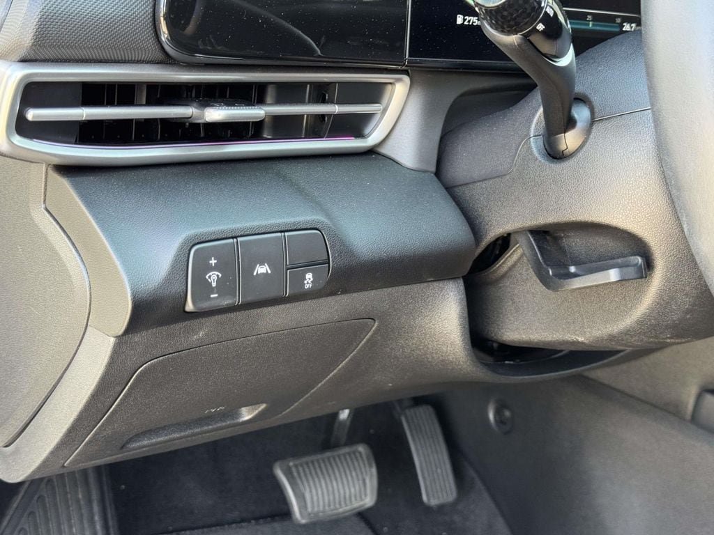 Used 2023 Hyundai Elantra Limited FWD image 11