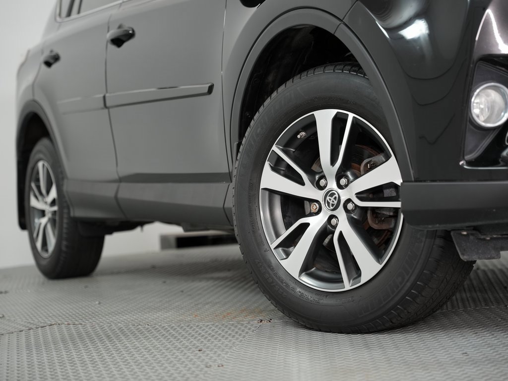 Used 2017 Toyota RAV4 XLE image 18