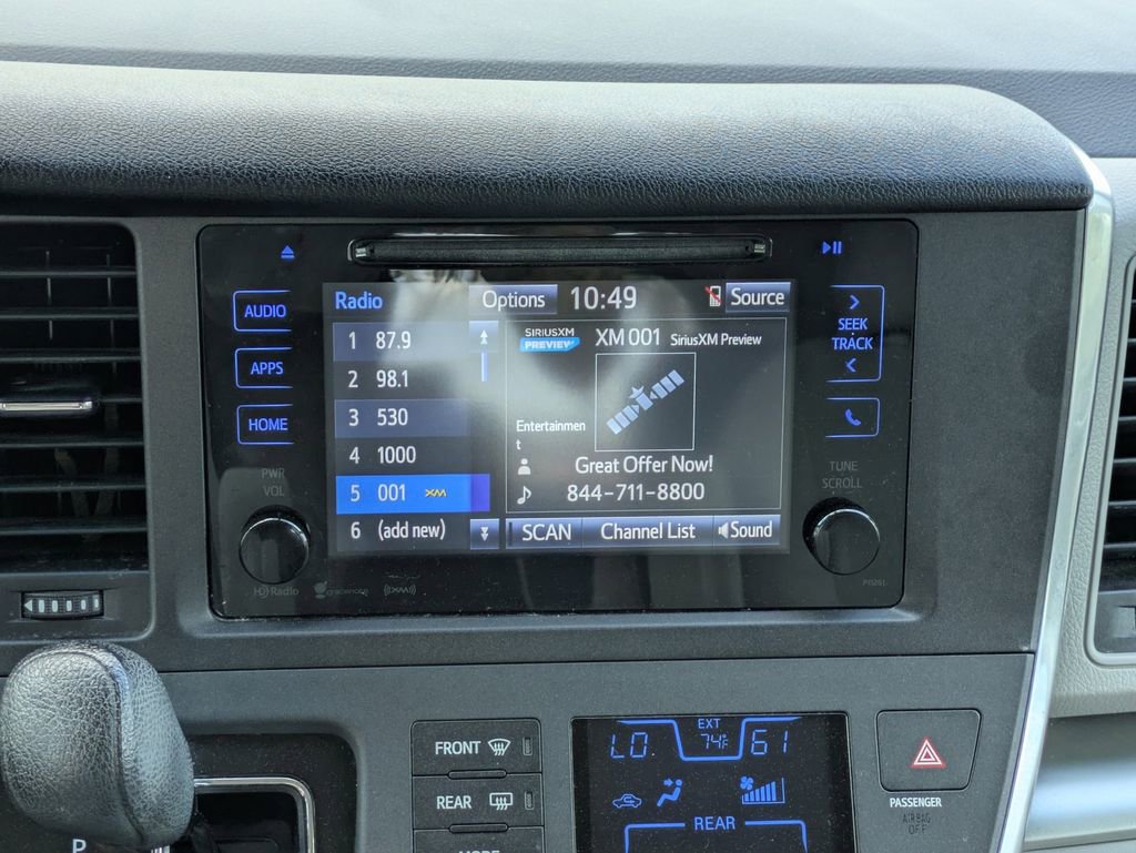 Used 2016 Toyota Sienna LE image 19