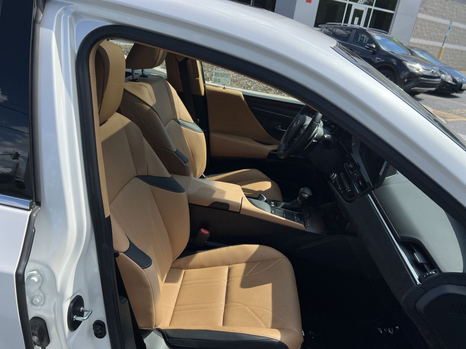 Used 2022 Lexus ES 300h w/ Accessory Package FWD image 27