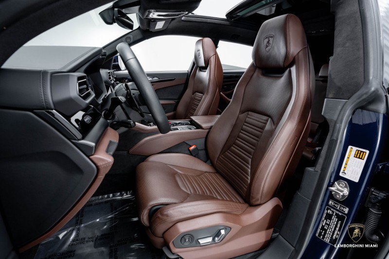 Used 2025 Lamborghini Urus SE image 29