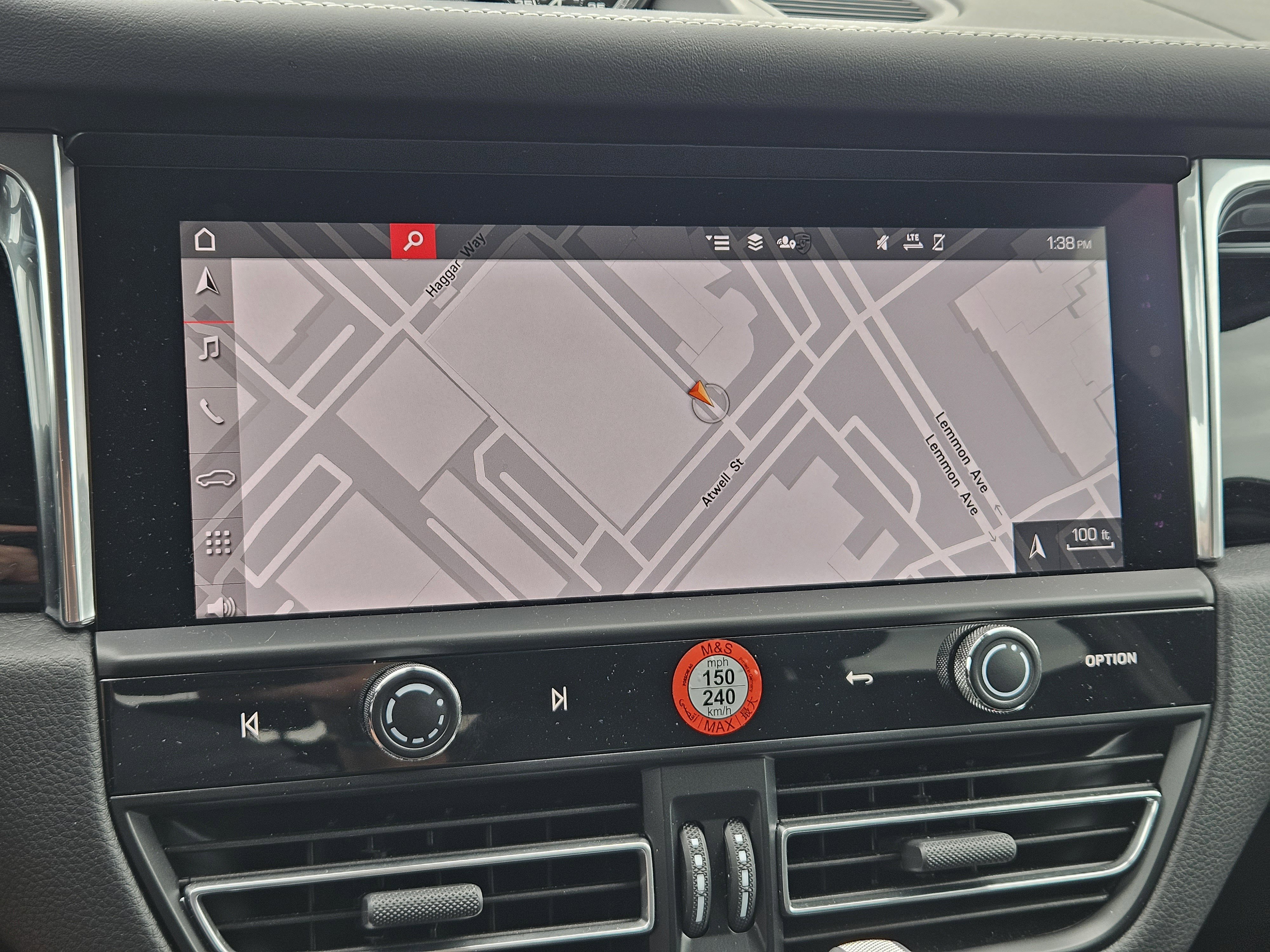 Certified 2025 Porsche Macan image 17