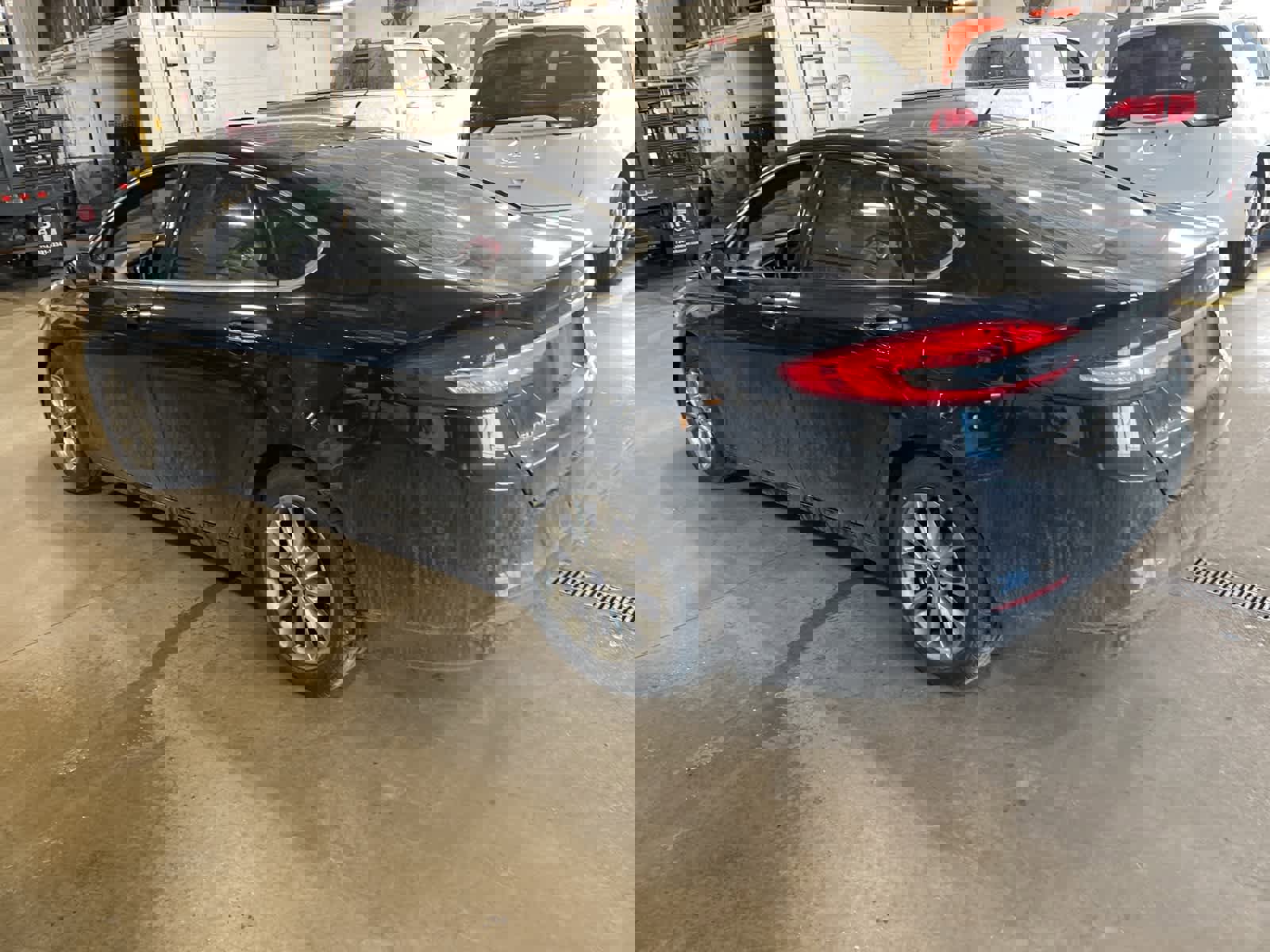 Used 2017 Ford Fusion SE w/ Fusion SE Technology Package image 6