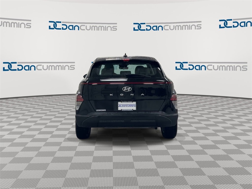 Used 2024 Hyundai Kona SE image 7