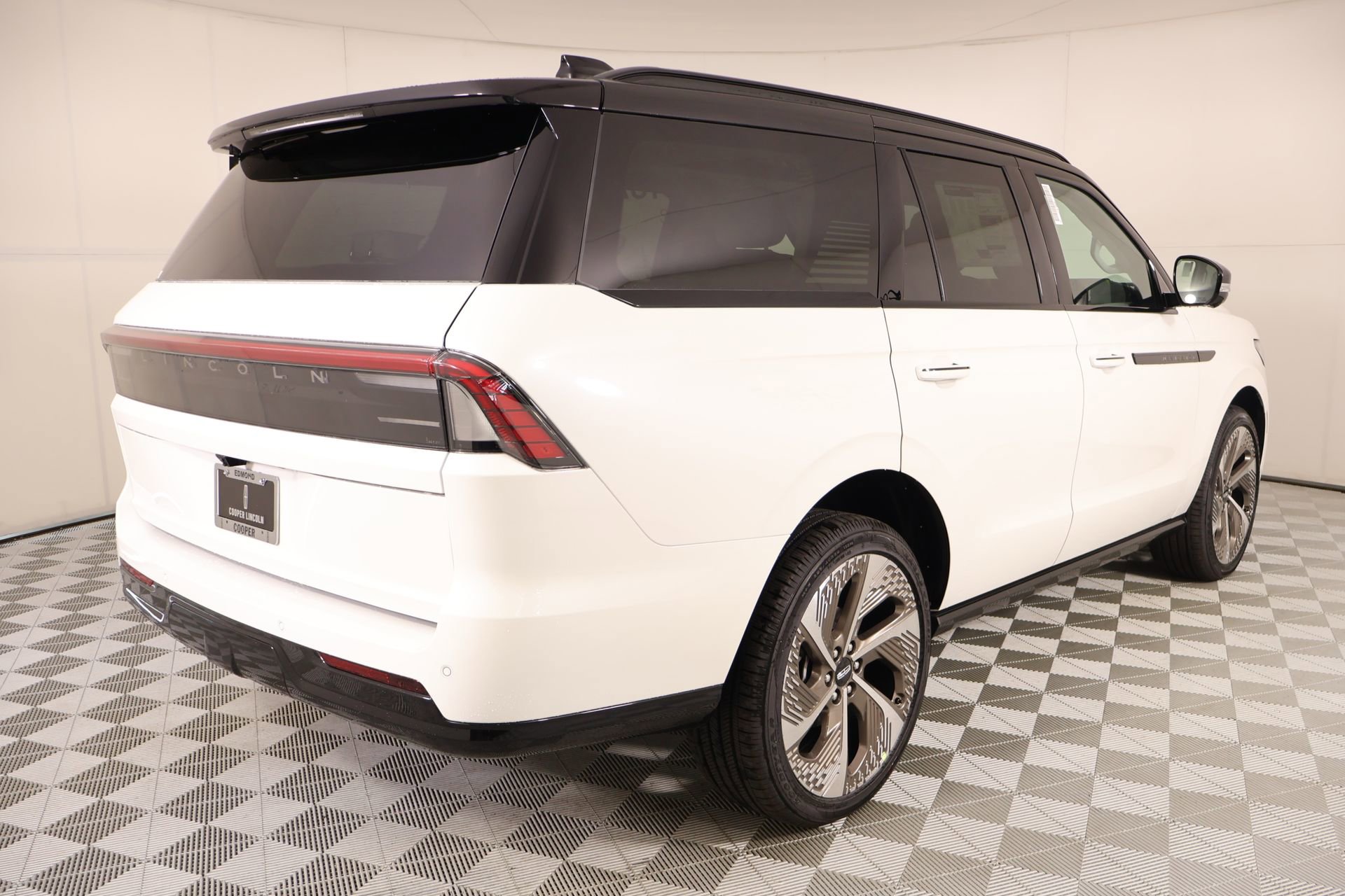 New 2026 Lincoln Navigator Black Label AWD/4WD image 23