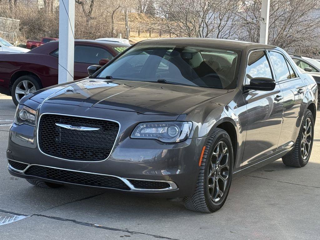 Used 2018 Chrysler 300 Touring w/ Sport Appearance Package AWD/4WD image 3
