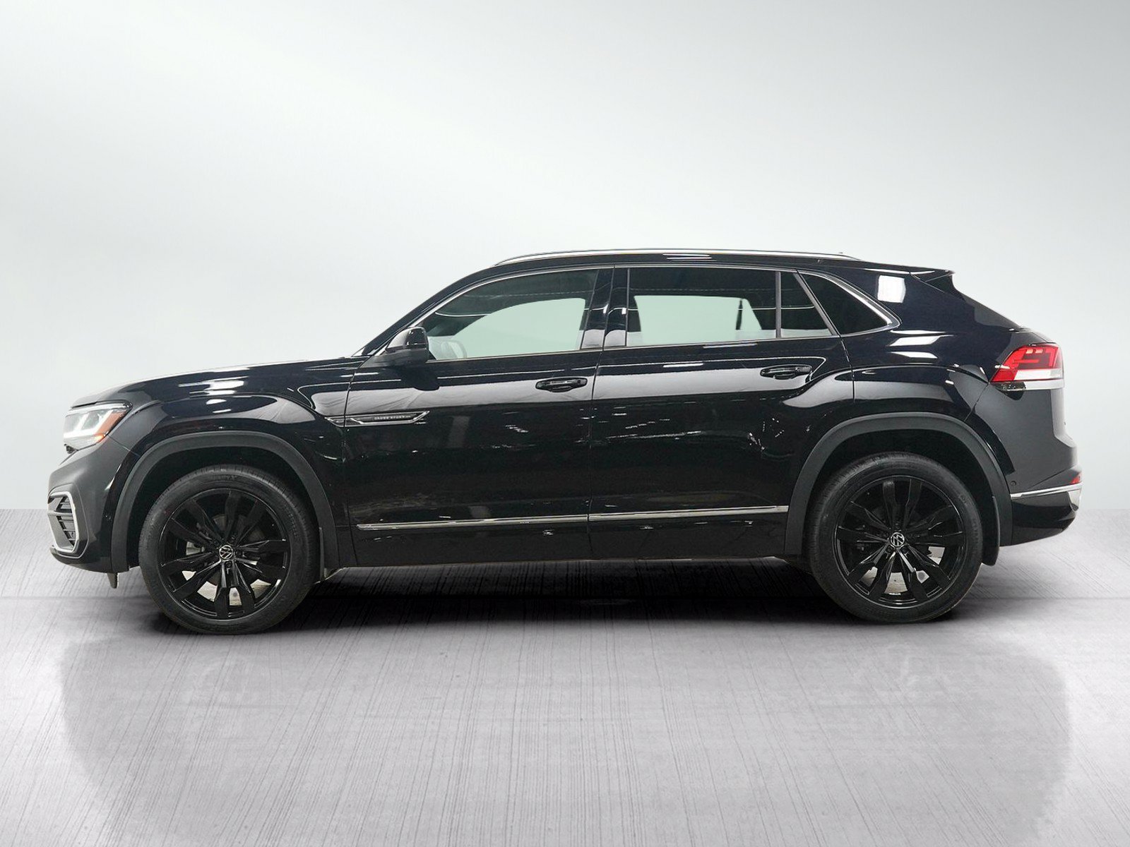 Used 2023 Volkswagen Atlas Cross Sport SEL Premium R-Line AWD/4WD image 2