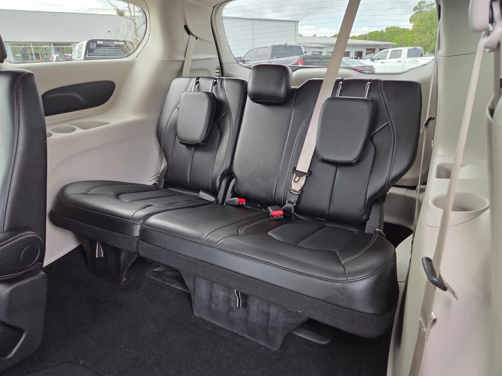 Used 2024 Chrysler Pacifica Touring-L FWD image 23