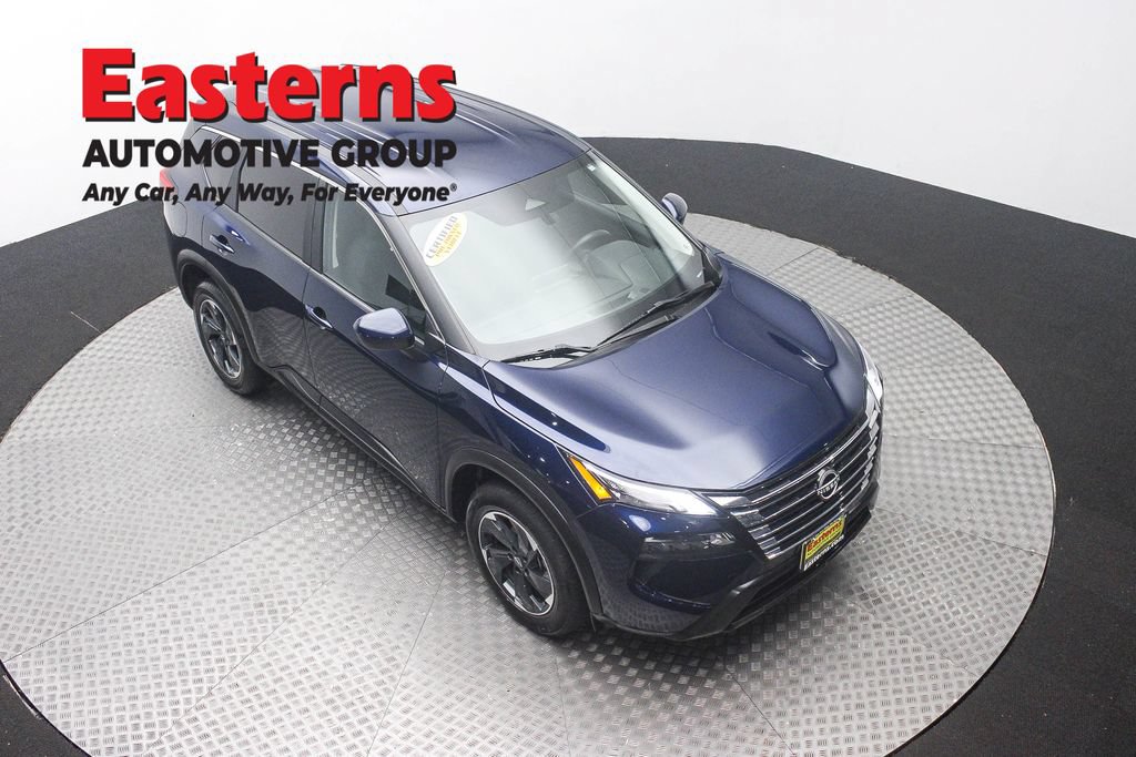 Used 2024 Nissan Rogue SV AWD/4WD image 3