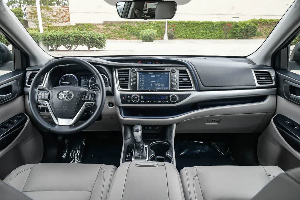 Used 2017 Toyota Highlander XLE FWD image 14
