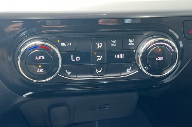 Used 2025 Chevrolet Trax LT w/ LT Convenience Package image 26