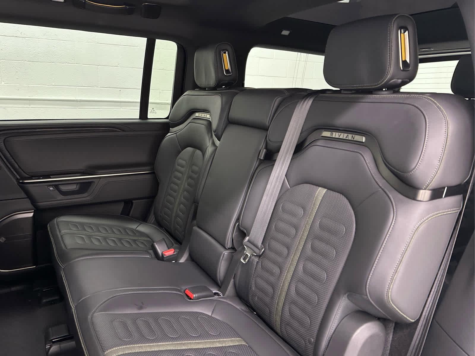 Used 2025 Rivian R1S Adventure image 16