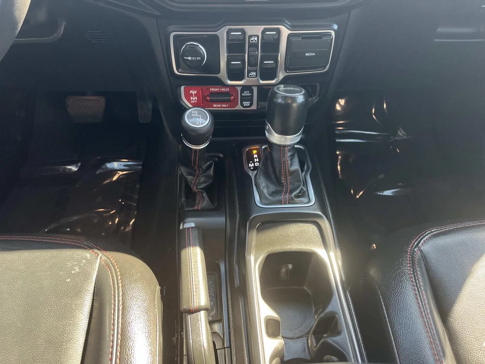 Used 2023 Jeep Gladiator Rubicon AWD/4WD image 17