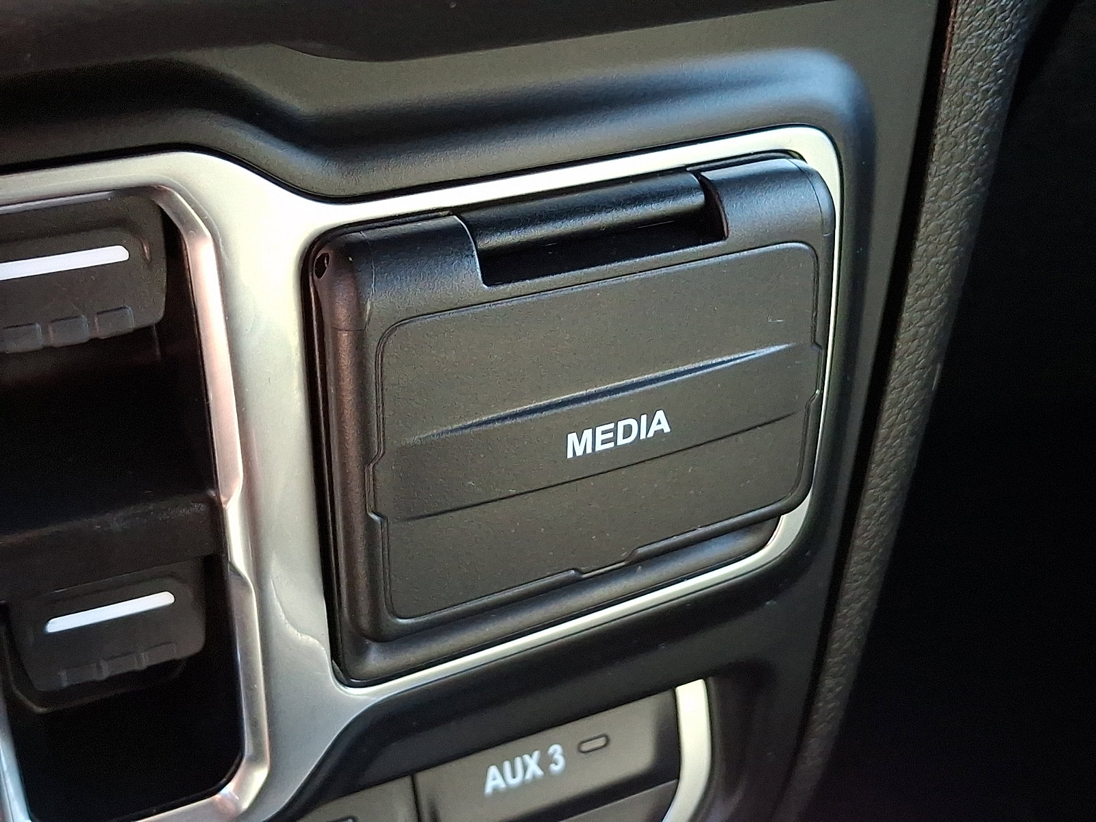 Used 2024 Jeep Gladiator Mojave AWD/4WD image 25