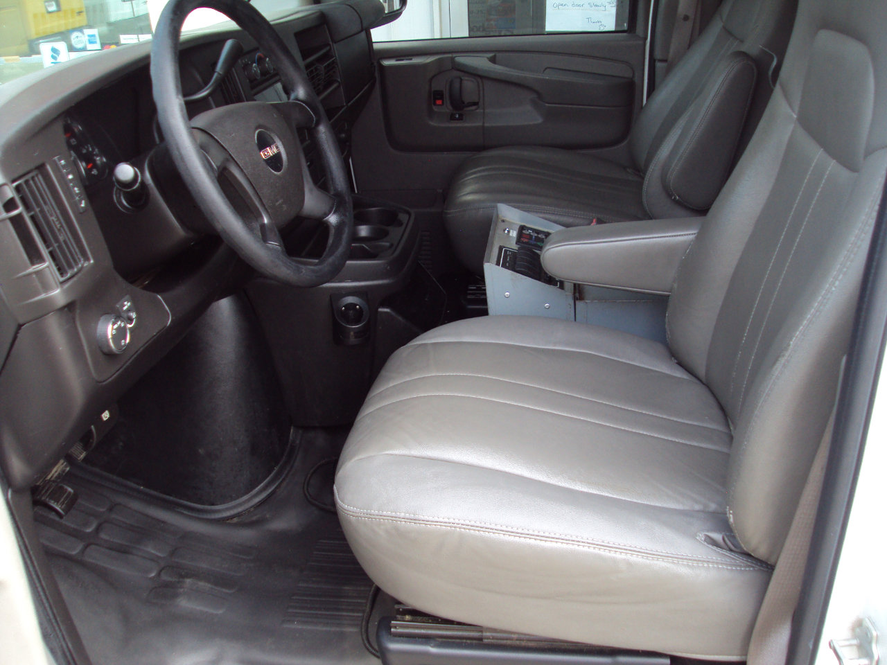 Used 2013 GMC Savana 1500 AWD image 11