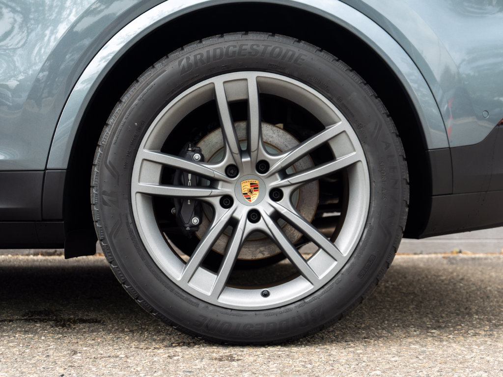 New 2026 Porsche Cayenne Coupe AWD/4WD image 13