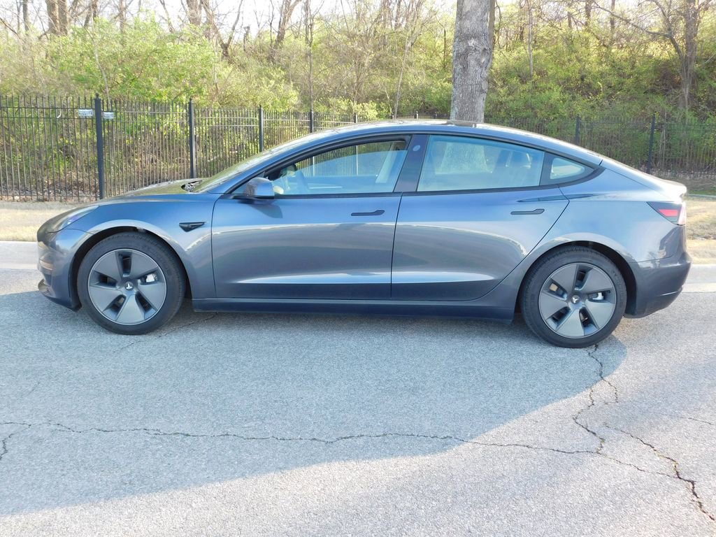 Used 2023 Tesla Model 3 Standard Range image 2