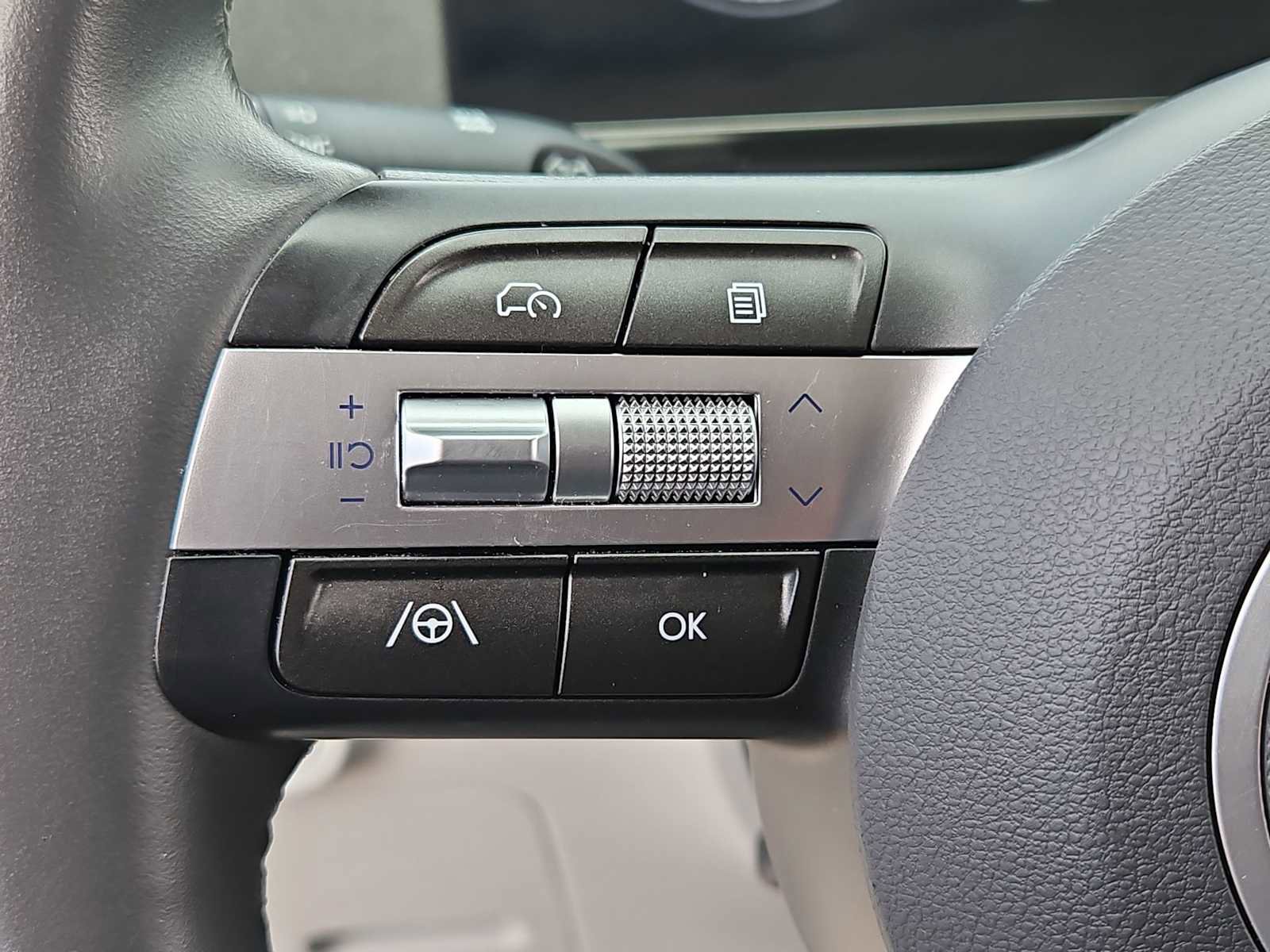 Certified 2025 Hyundai Kona SEL FWD image 23