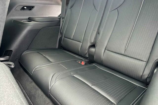 New 2026 Cadillac Vistiq Premium Luxury w/ LPO, Floor Liner Package AWD/4WD image 15