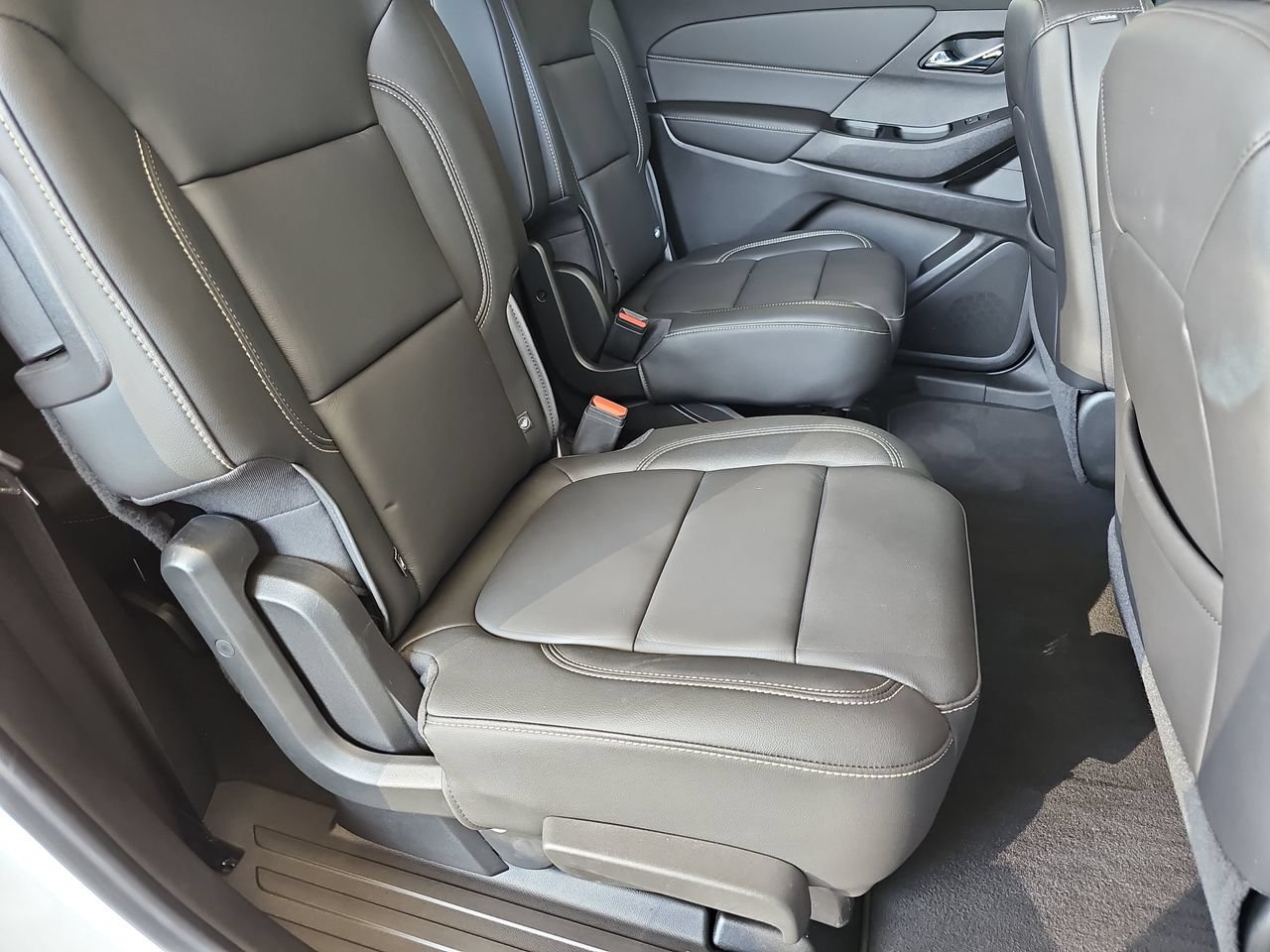 Certified 2023 Chevrolet Traverse LT FWD image 19