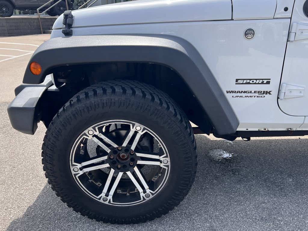 Used 2018 Jeep Wrangler Unlimited Sport w/ Connectivity Group AWD/4WD image 28