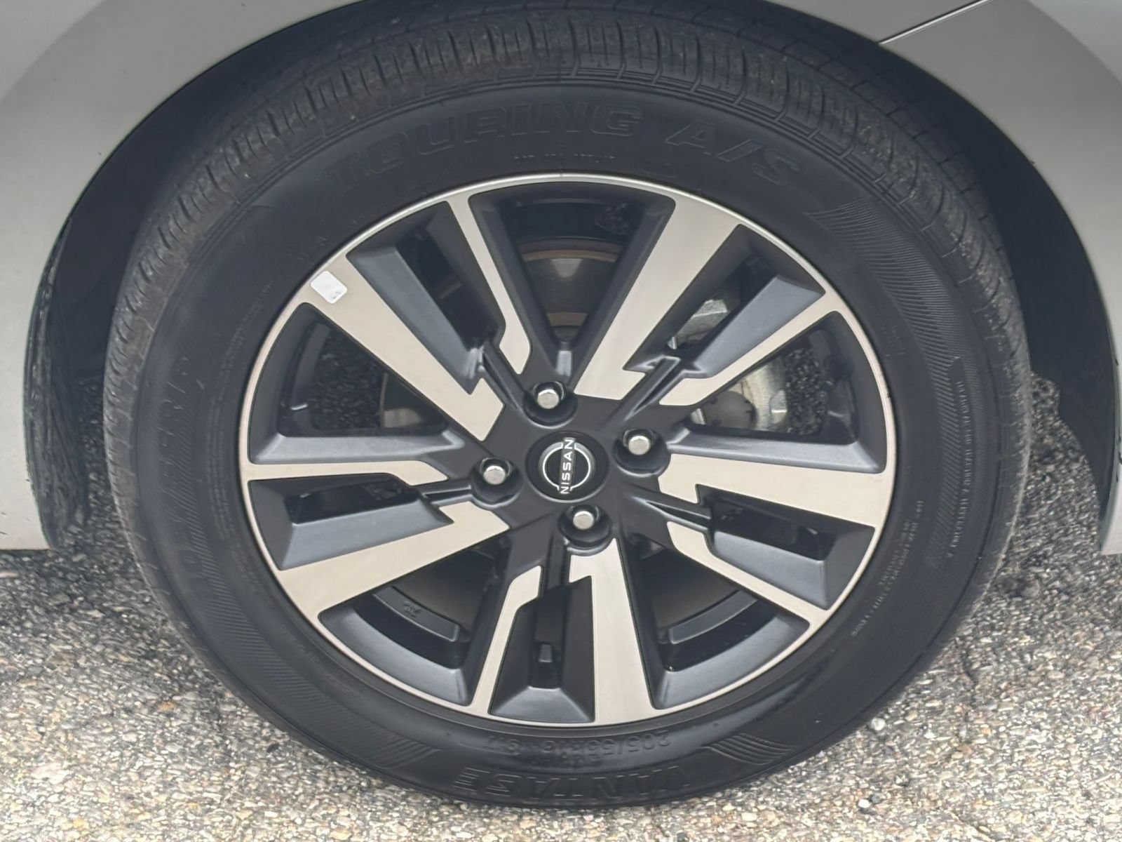 Used 2025 Nissan Versa SV FWD image 20