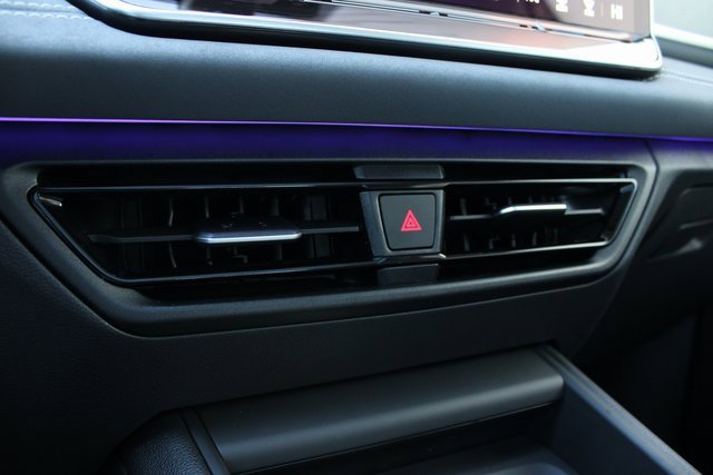 New 2026 Volkswagen Tiguan SE image 6