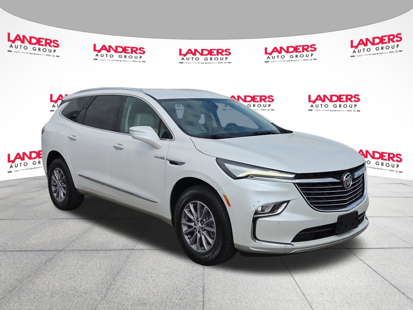 Used 2023 Buick Enclave Essence image 1