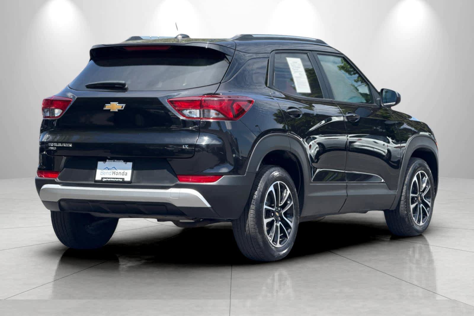 Used 2025 Chevrolet TrailBlazer LT AWD/4WD image 2