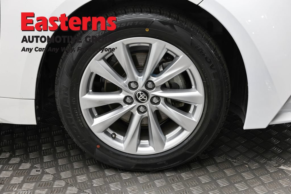 Used 2024 Toyota Corolla LE w/ LE Convenience Package FWD image 31