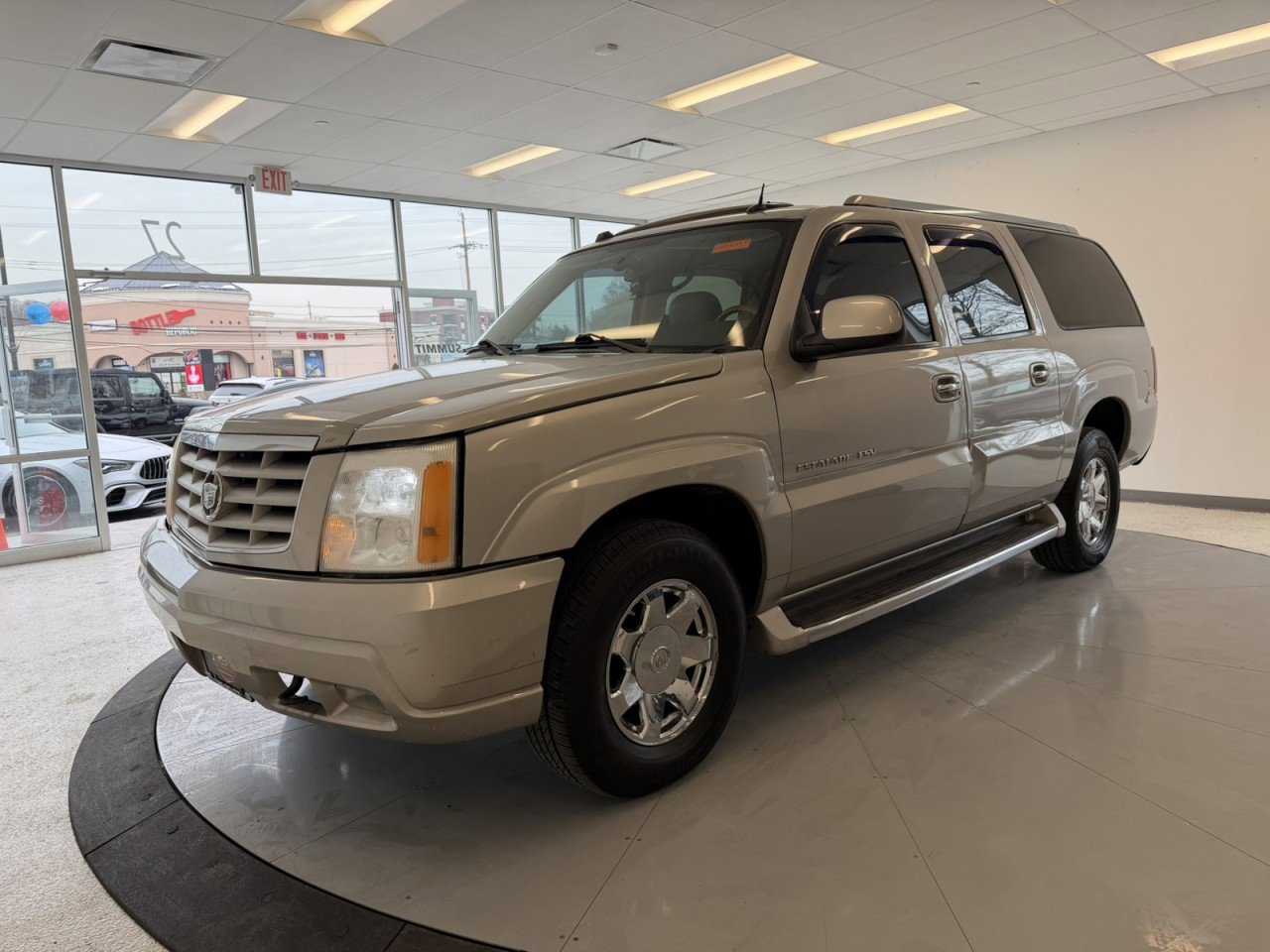 Used 2004 Cadillac Escalade ESV AWD image 42