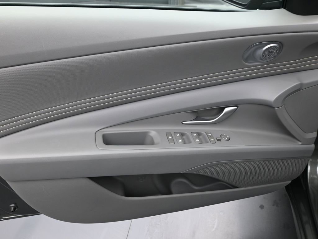 Certified 2025 Hyundai Elantra Sport image 26