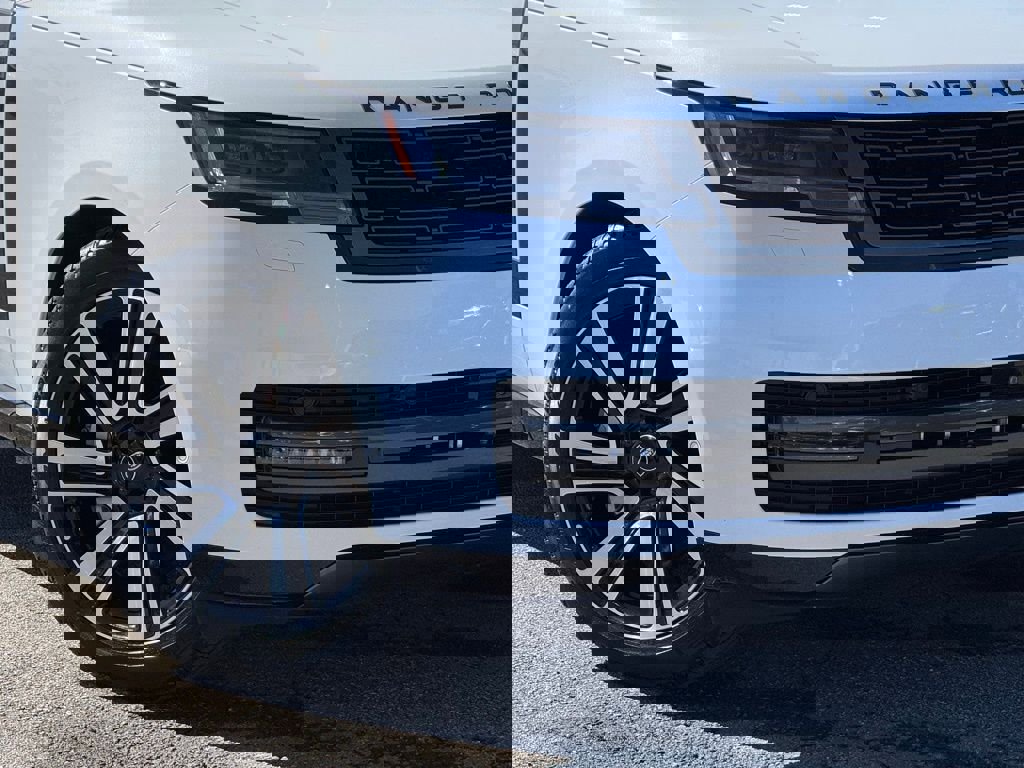 Used 2023 Land Rover Range Rover SE image 11