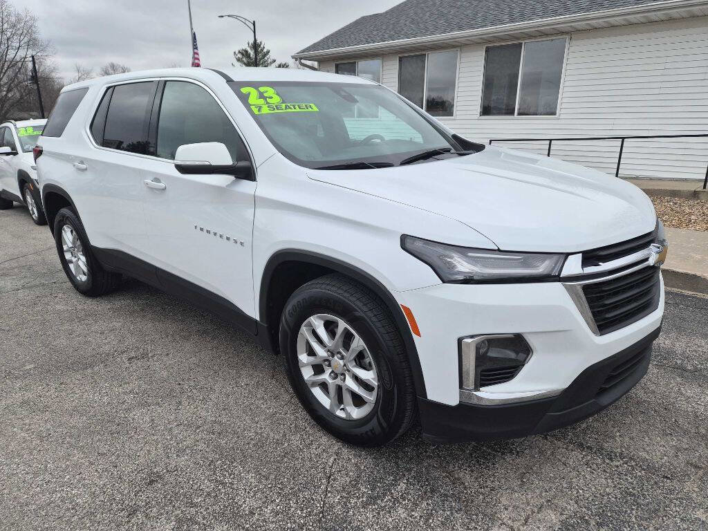 Used 2023 Chevrolet Traverse LS w/ Safety Package AWD/4WD image 1